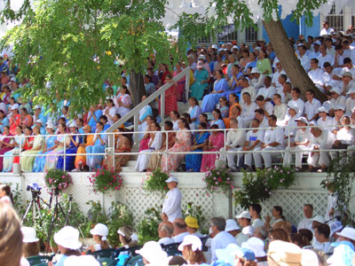 crowd-aspiration-ground crowd-aspiration-ground